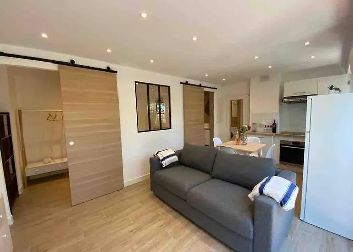 Le Coeur Du Cap D'antibes - Terrasse - Parking - Wifi 앙티브